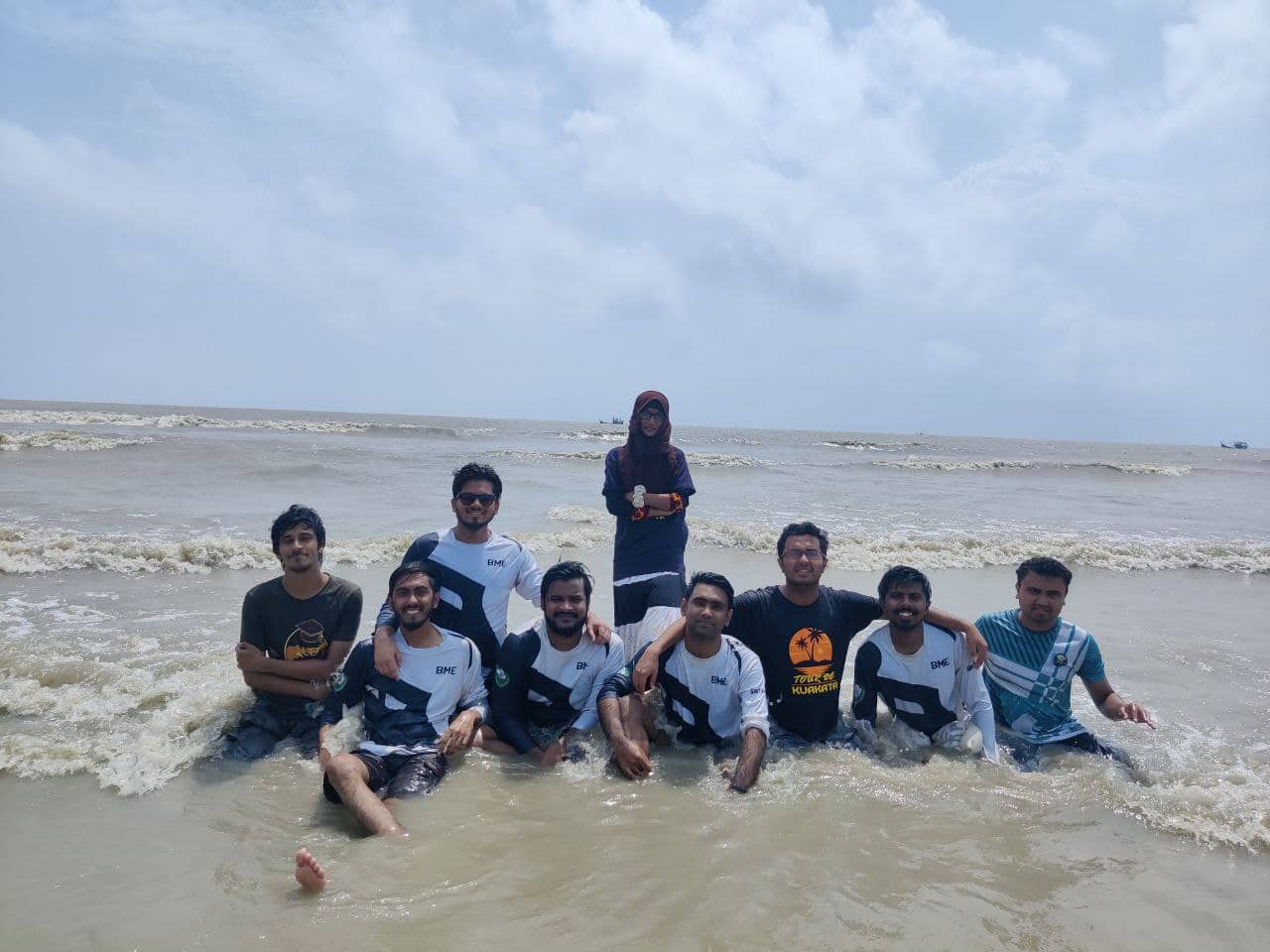 ছবির সবাই ১৮ ব্যাচের, একজন শুধু ১৯ এর