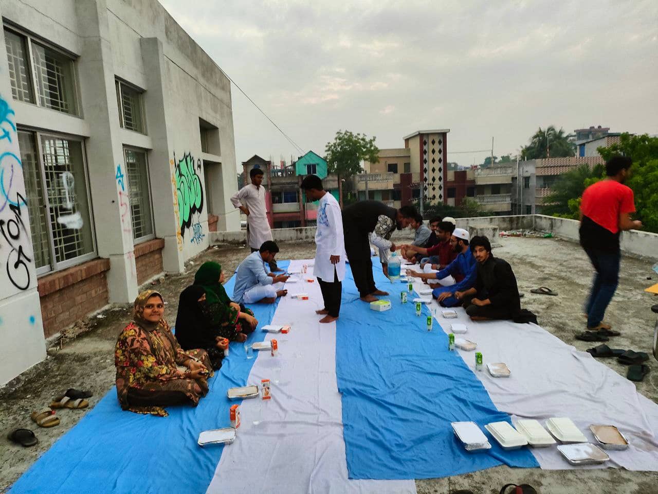 ১৮ ব্যাচের বৃন্তি সবাইকে ইফতার করিয়েছিল শেষ বর্ষে