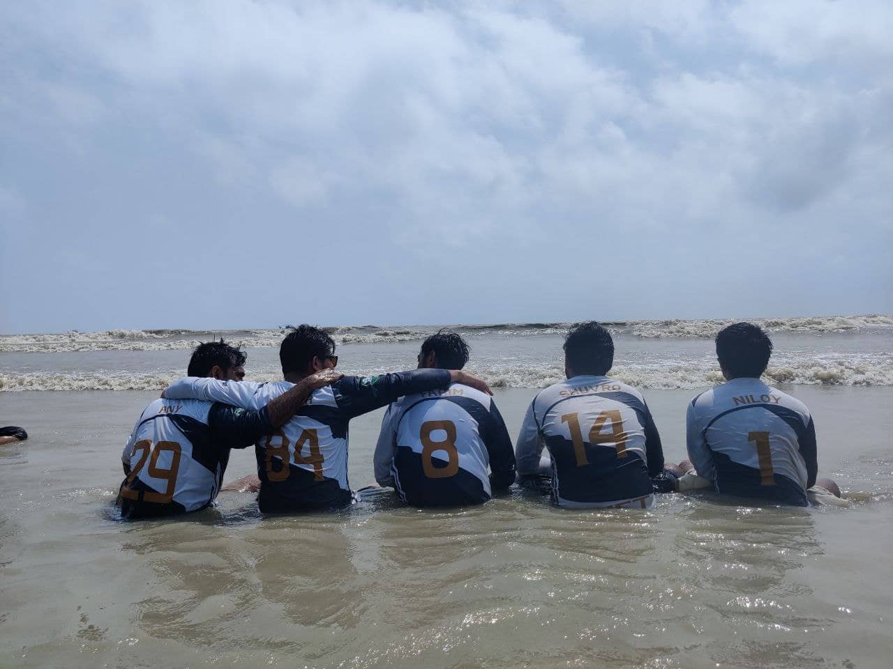 সুমুদ্র দেখছি সবাই (কুয়াকাটা)