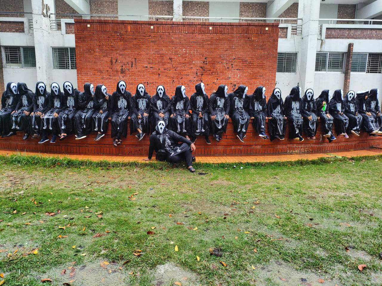 লাস্ট ক্লাসের কসটিউম