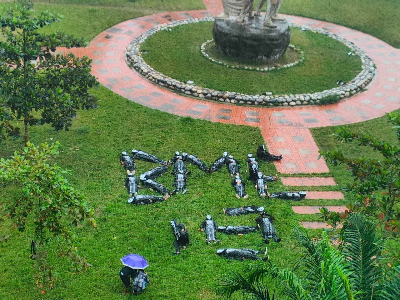 লোক সংকটের কারণে "১৮" লেখাটি ভালো ভাবে বুঝা যাচ্ছে না।