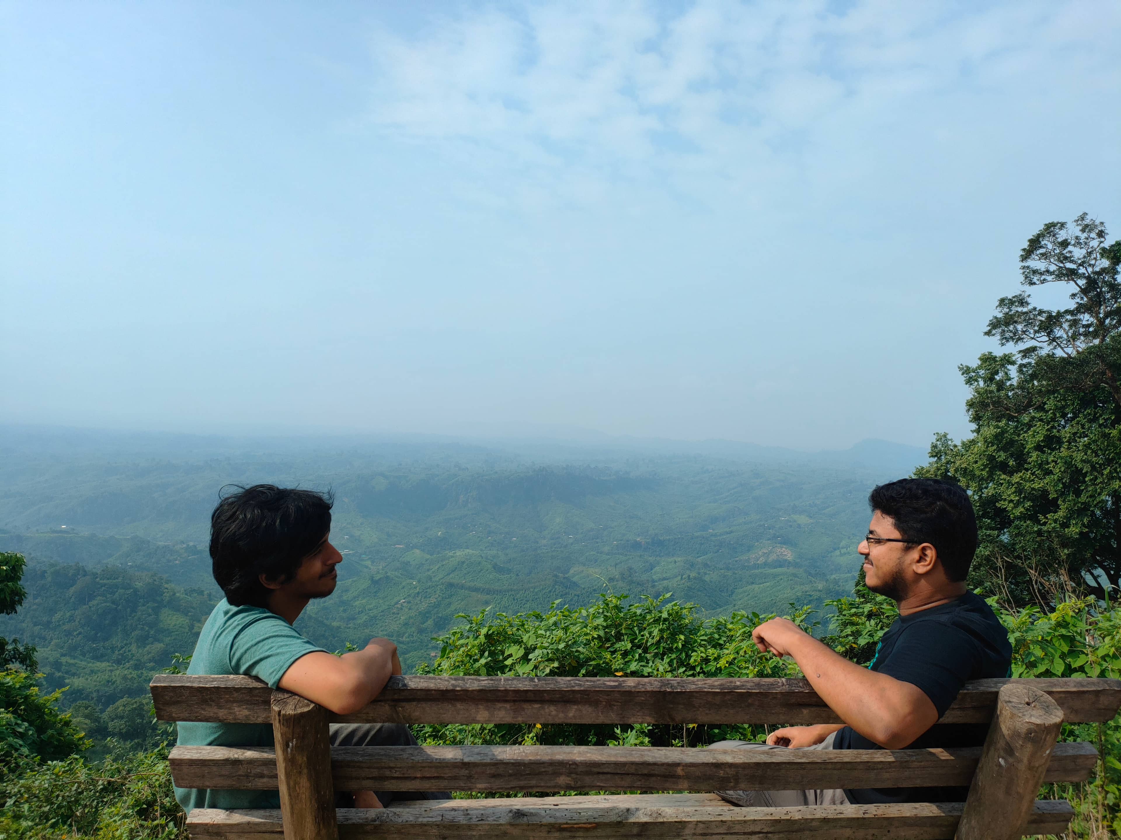 বন্ধুত্ব বেশি গাঢ় হলে এমন ছবি থাকে। (সাজেক)