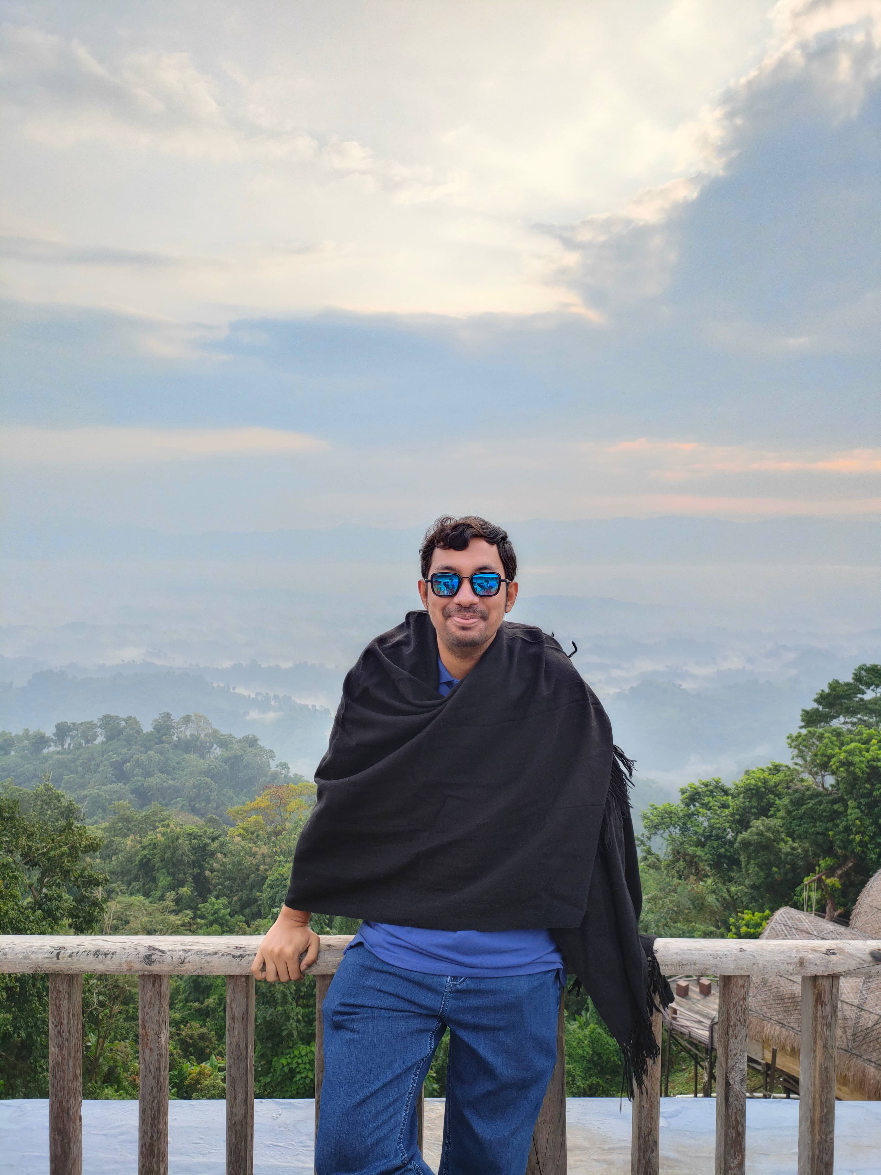 ধার করা চশমা ও চাঁদরে অমিত স্যার