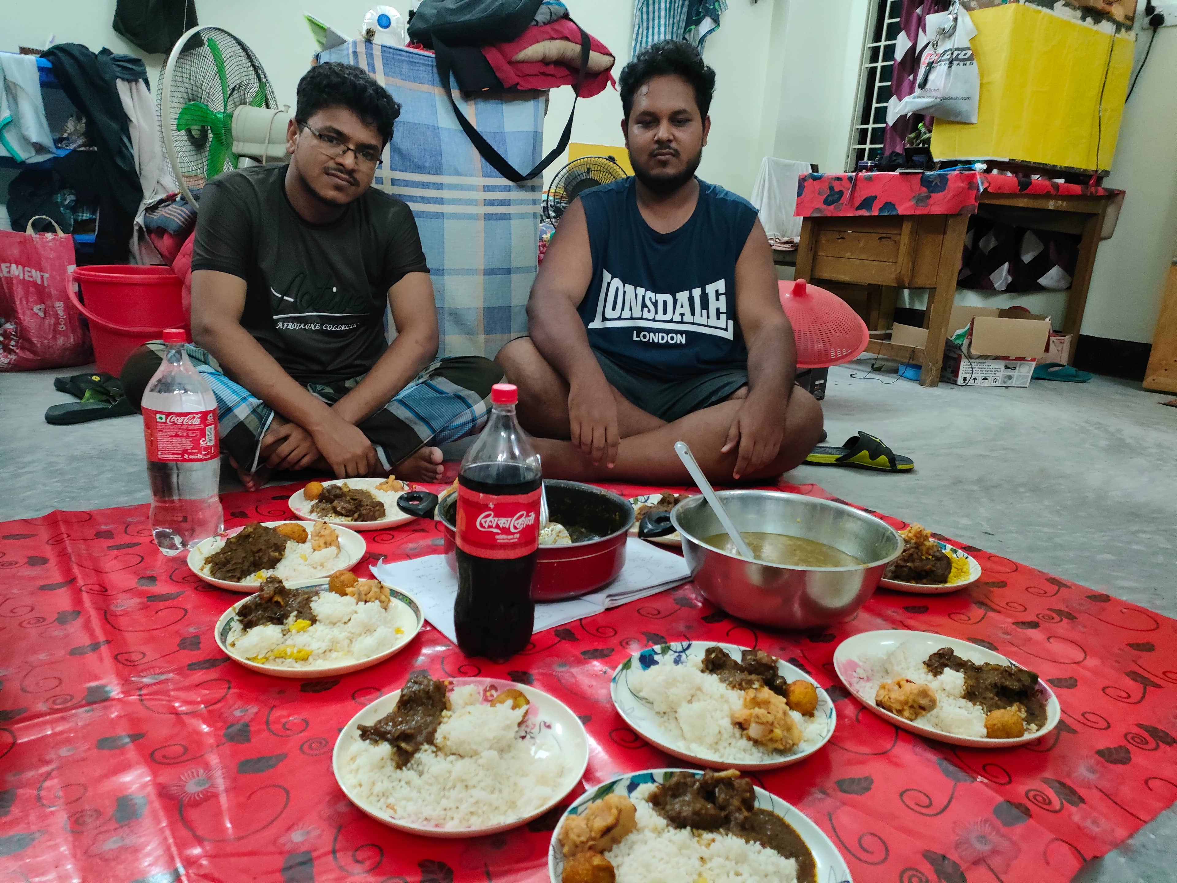 গরুর সাথে হলের ডিমও ছিল