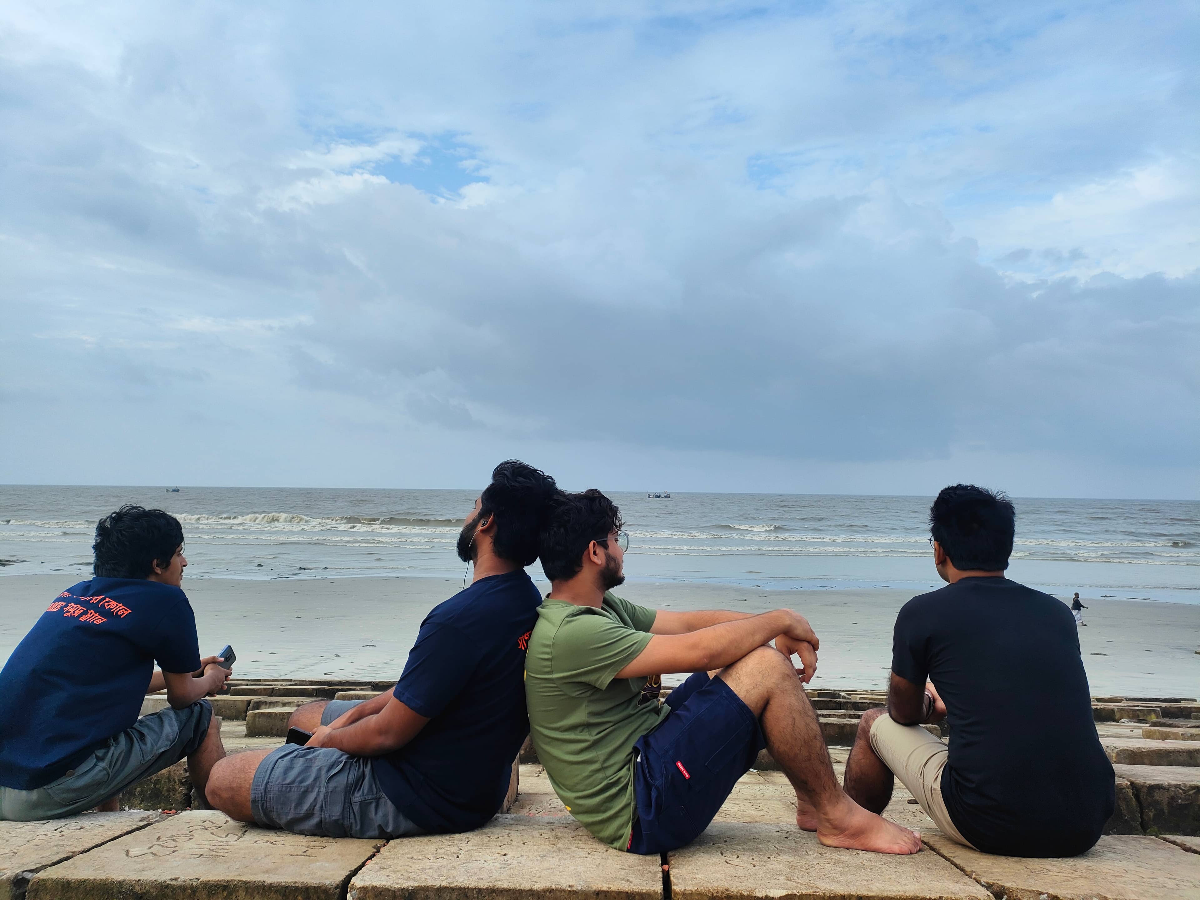সুমুদ্রের গর্জন শুনি সবাই (কুয়াকাটা)