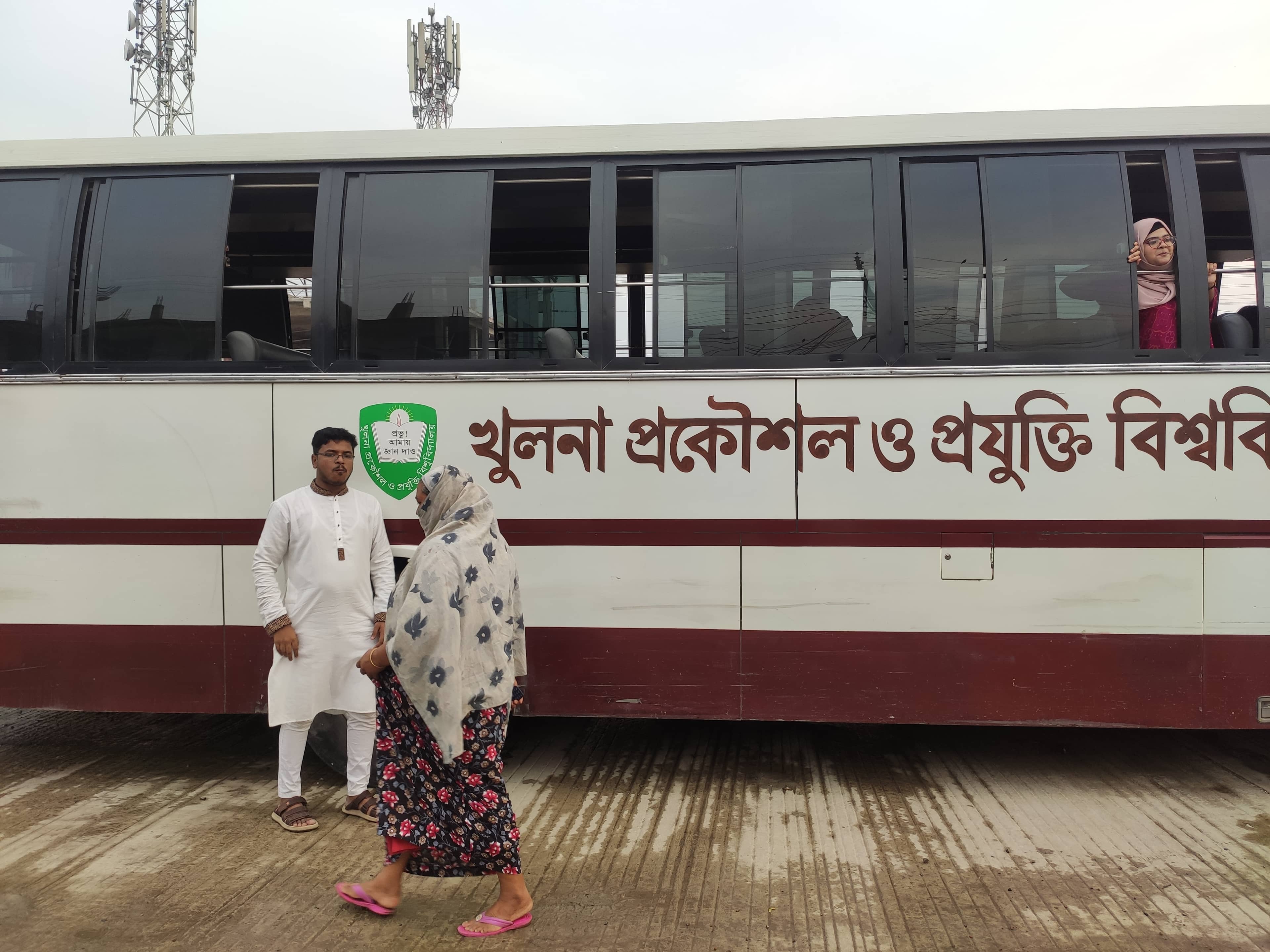 খালাম্মা বাধা হয়ে দাঁড়িয়েছিল