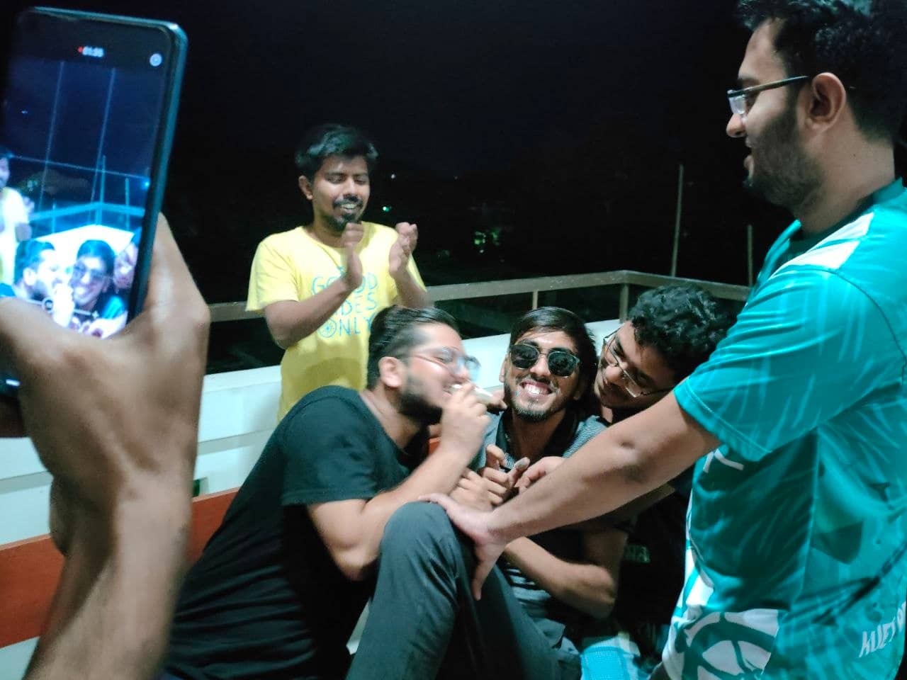 আমিনুলের সাথে খুনসুটি