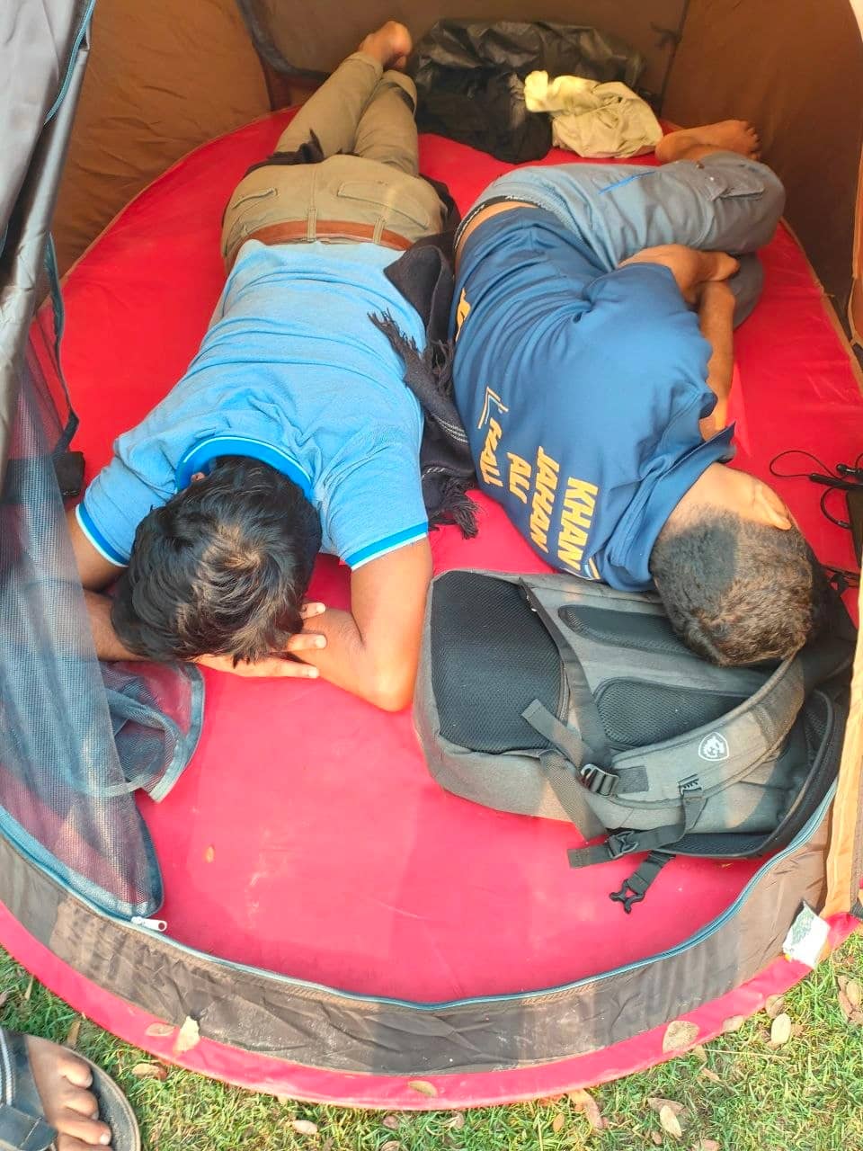 তাঁবুতে রাশেদ ও সাজ্জাদ