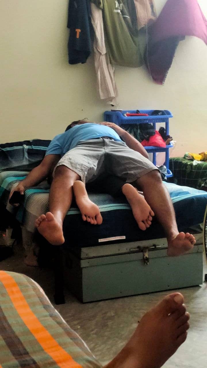 উপরের টা রাশেদ, নিচের টা রিফাত (খাজা হল, রুম ৪০৩)