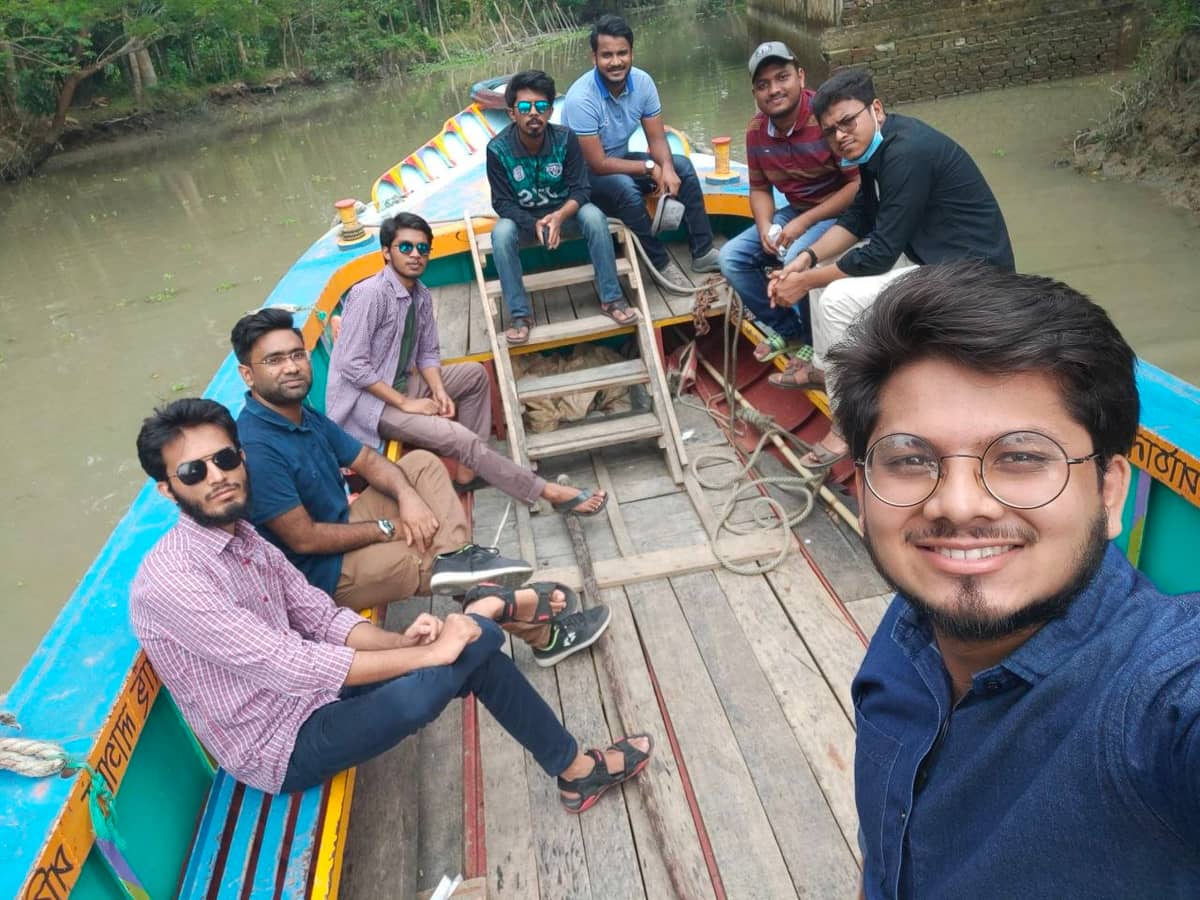 স্বরূপকাঠিতে নৌকা করে ঘুরেছি অনেকটা সময়