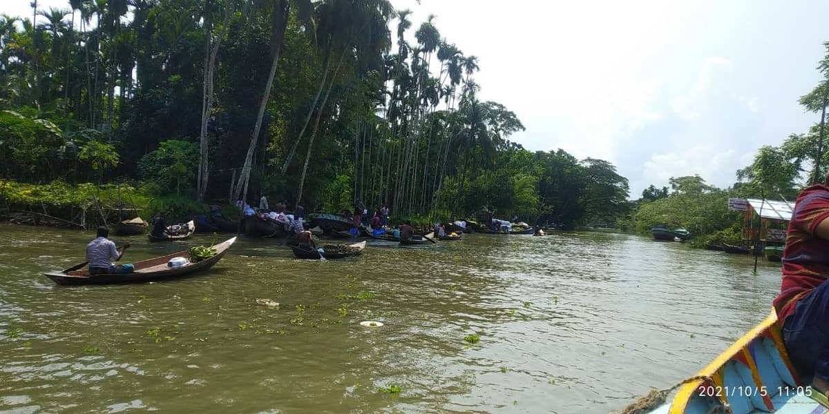 এ এলাকাটায় প্রায় সব কিছুই নদীকে ঘিরে।