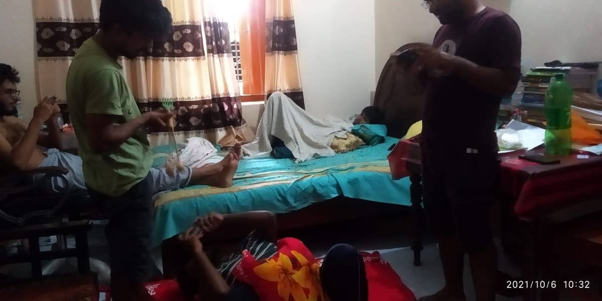 তবে বেশি ঘুরতে পারিনি, আজমাইন অসুস্থ হয়ে যায়