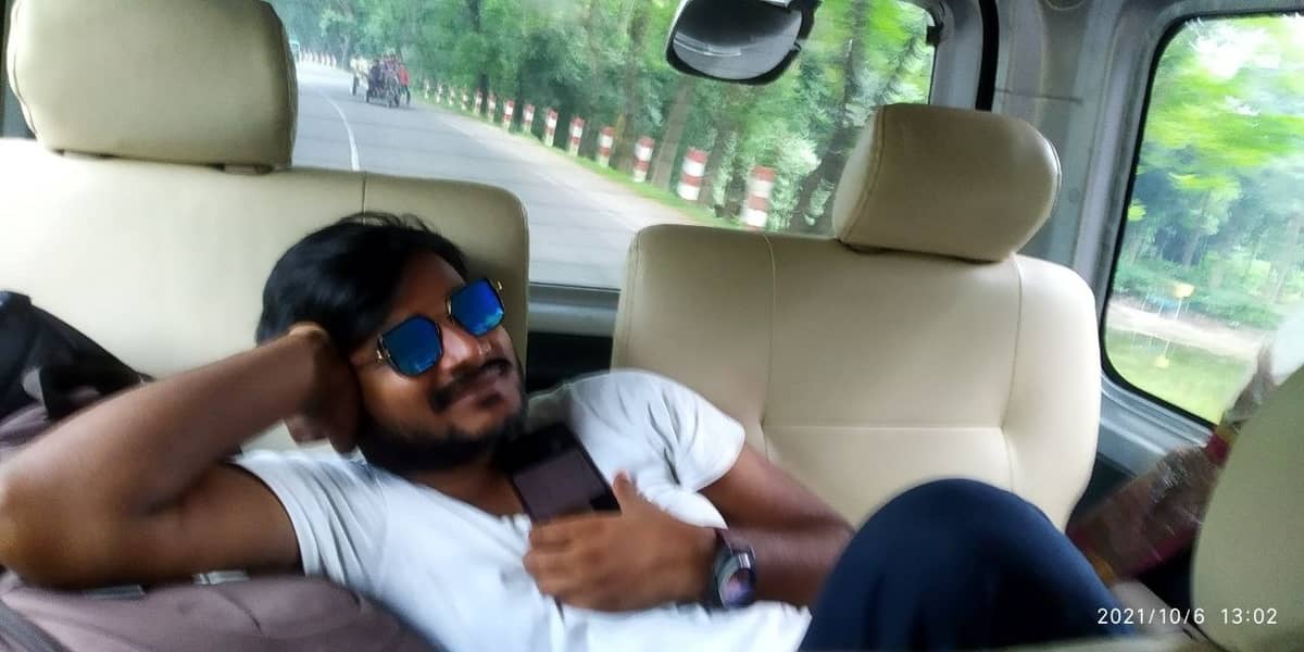 আজমাইন অসুস্থ হওয়ায় গাড়ি ভাড়া নিয়ে বরিশাল থেকে চলে আসি খুলনা