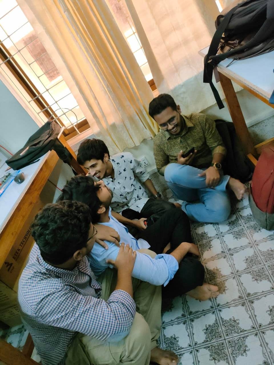 এই ইসিই ল্যাবটায় তেমন কোন কাজ ছিল, তাই আড্ডায় চলত বেশি।