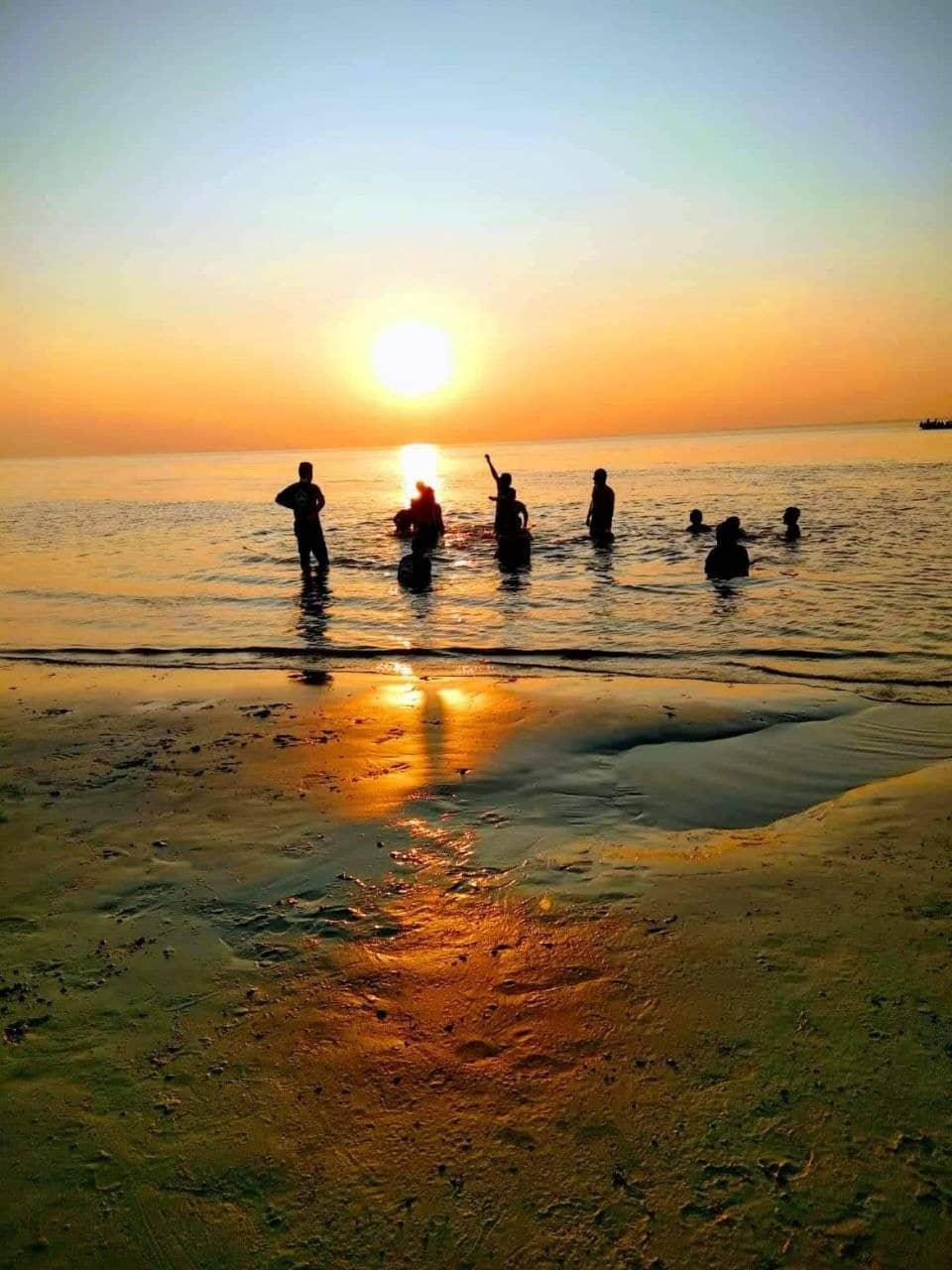 সাগরে গোসল করেছিলাম সবাই মিলে