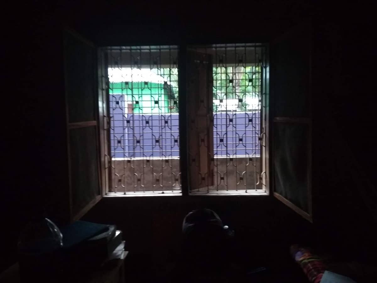 এই মেসেই ছিলাম প্রথম বছর। অন্ধকার হলেও, মজার অভাব ছিল না।