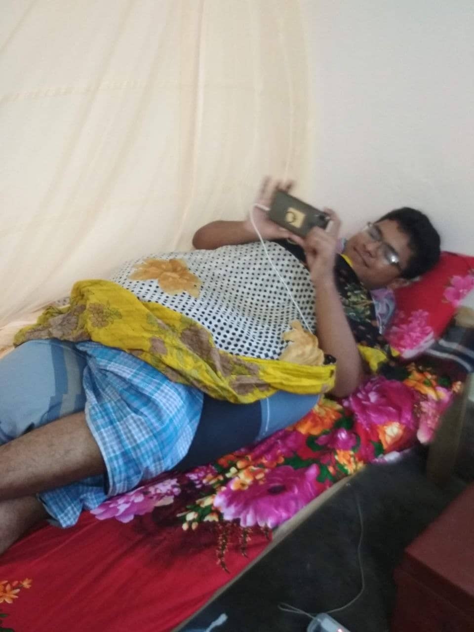 বরিশালের বন্ধু ৬ মাস পর মেসে থাকা শুরু করে। জীবনে প্রথম বাসার বাইরে।