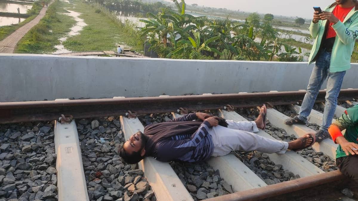 অতি পিনিক (রংপুর, খুলনা)