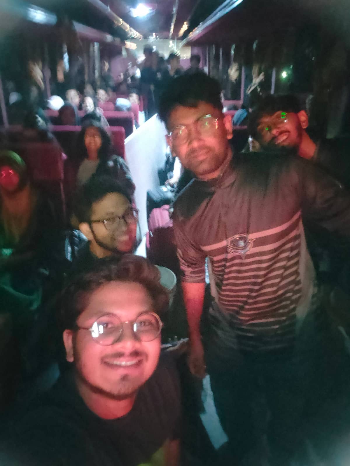 কুয়েট থেকে লঞ্চে উঠার জন্য যাচ্ছি সবাই