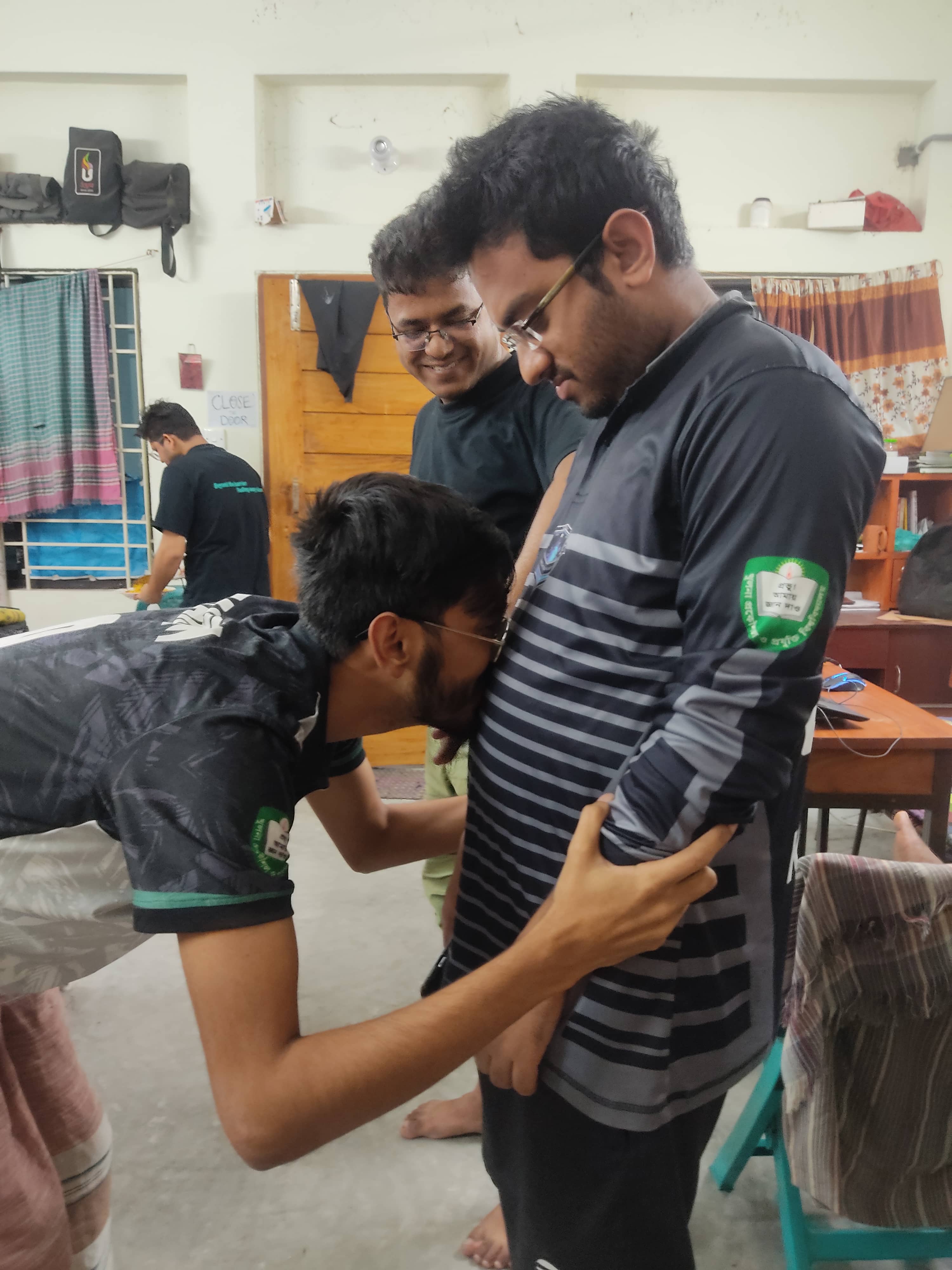 ভুড়িকে সম্মান জানাচ্ছে আমিনুল