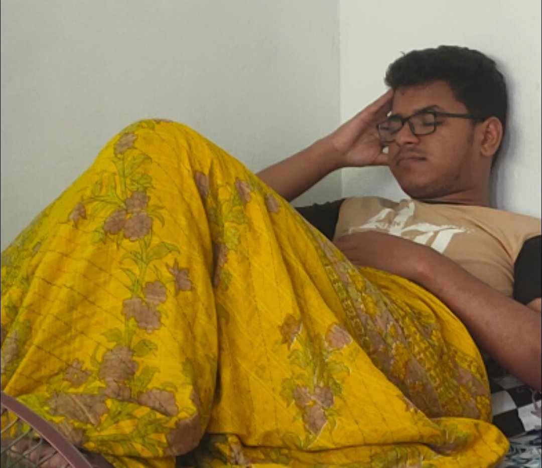 ঘুমাচ্ছে বন্ধু