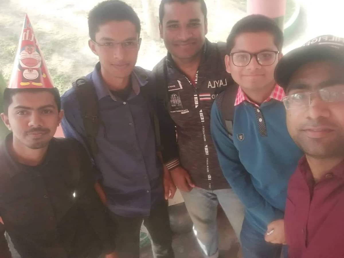 জামিলের জন্মদিনের দিন। আমাদের ব্যাচের প্রথম জন্মদিন জামিলেরই ছিল