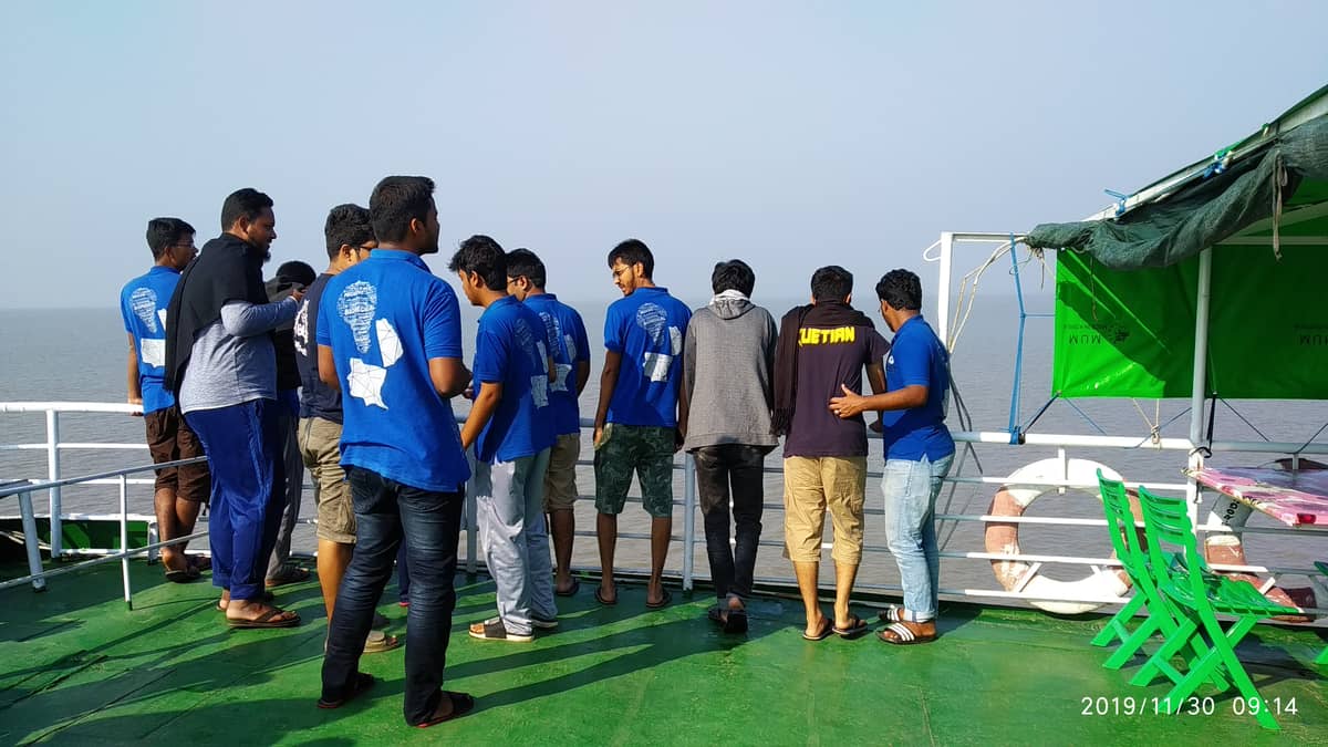এই ছবির ছায়াই দেখলেন একটু আগে
