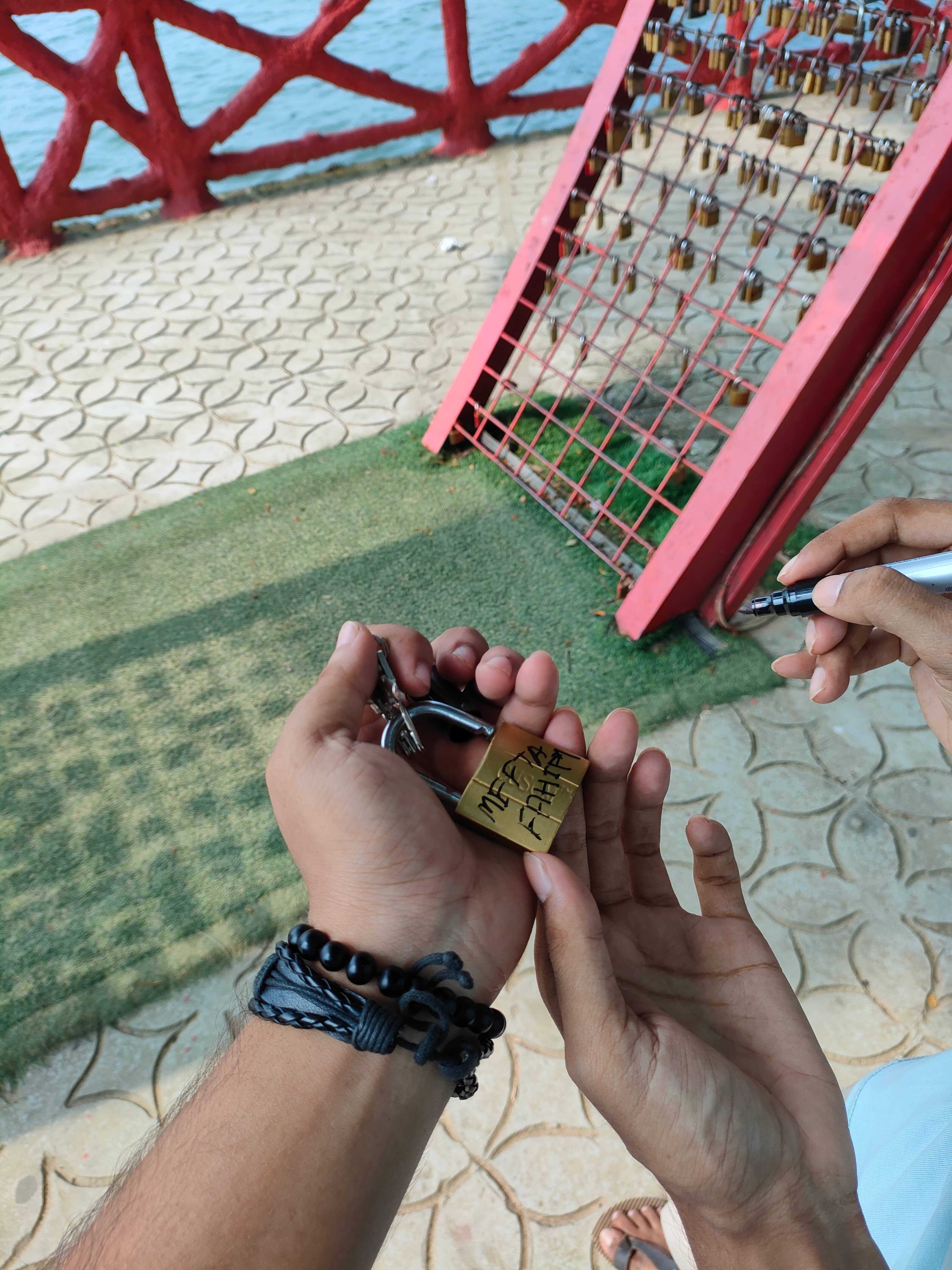 বন্ধুত্বও লক করা হয়েছে।
