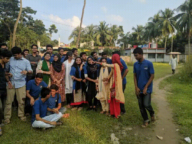 ১৯ ব্যাচের এডমিশনের পর ১৭ ব্যাচ খাওয়াতে নিয়ে গিয়েছিল আমাদের।