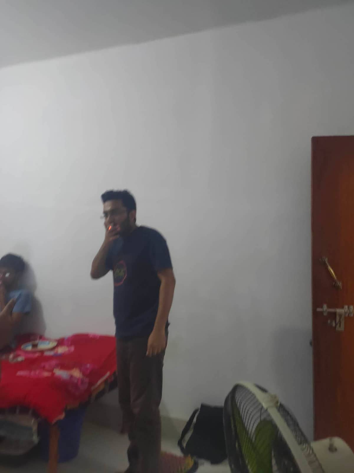 বিড়িখোর অভিষেক