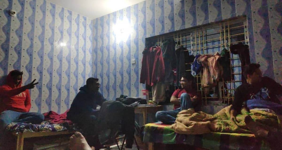 খান হাউজে আসর