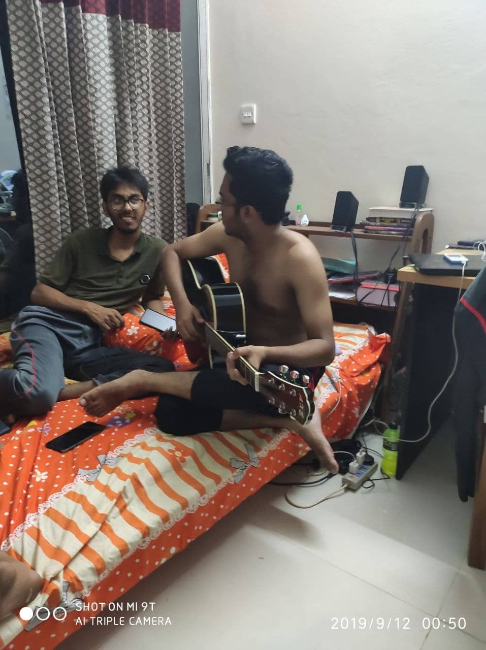ভজন চলছে