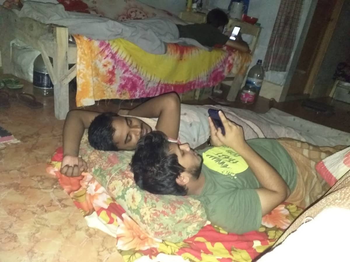বেড বাদ দিয়ে মাটিতে