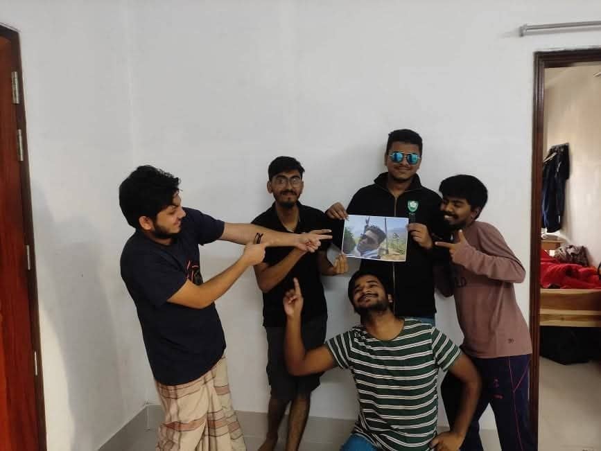 রাশেদের পুরাতন ছবি রিক্রিয়েট হচ্ছে