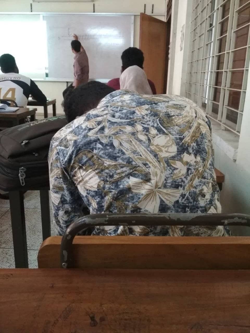 ক্লাসে নিয়মিত ঘুমাতো রাশেদ