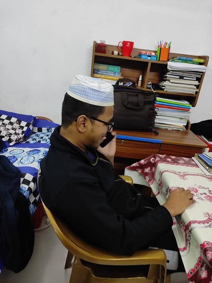বাজে কথা শুনে জিভে কামড়