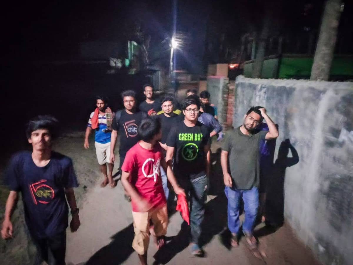 প্রথমবার খাওয়া-দাওয়ার করে মেসে ফিরছি সবাই