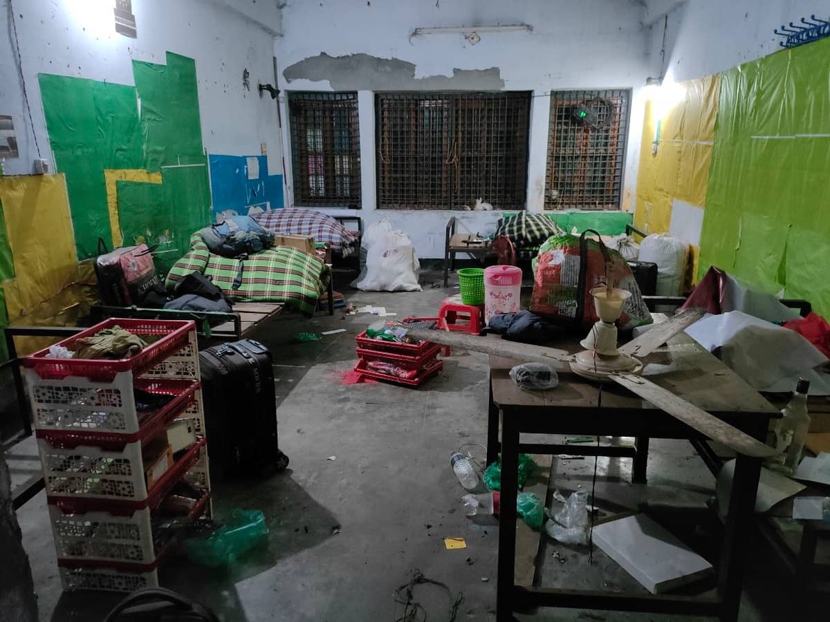 পুরাতন হলের শেষ দিন (খাজা ১০৩)