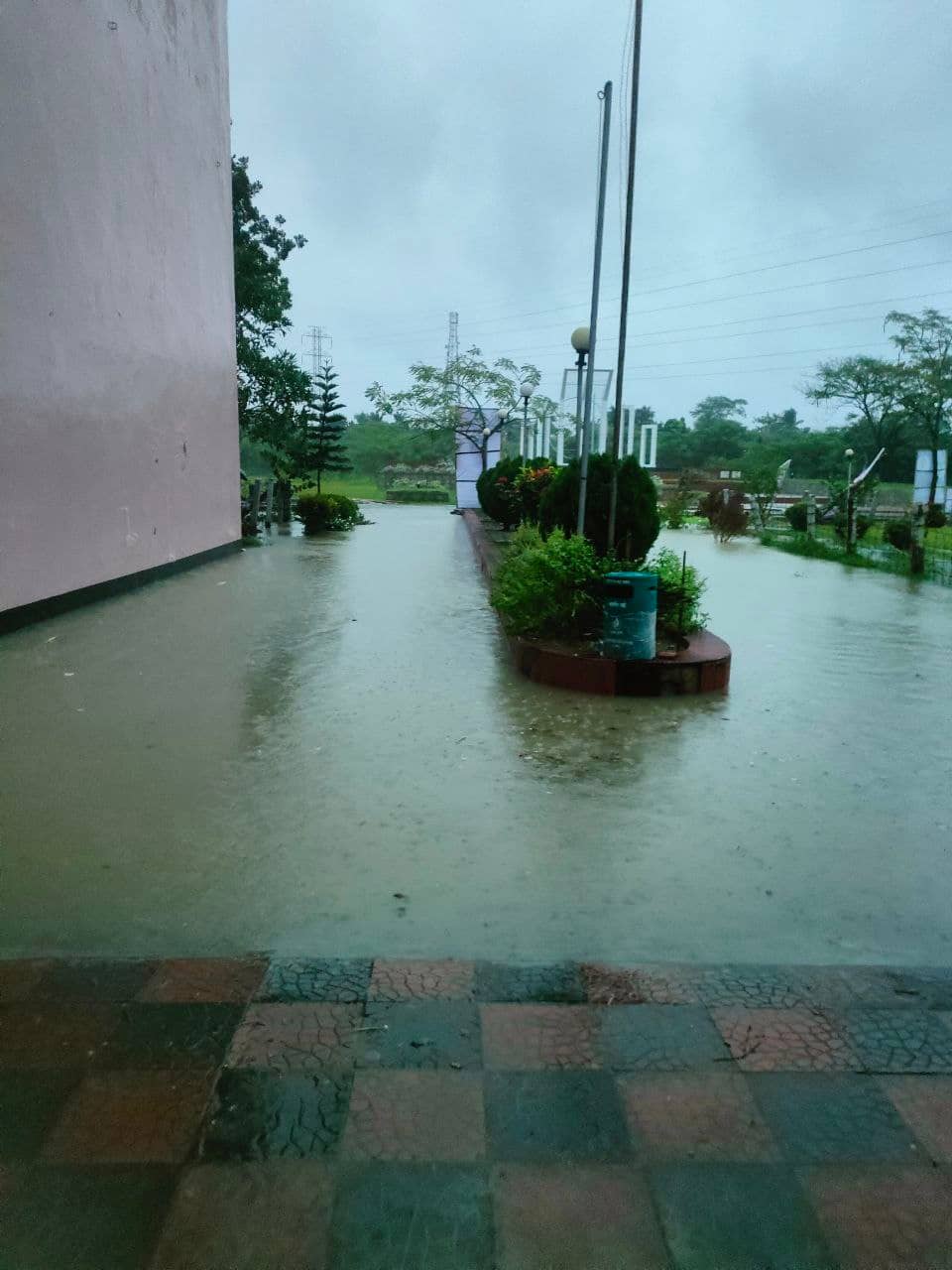 ঘূর্ণিঝড় আসছে