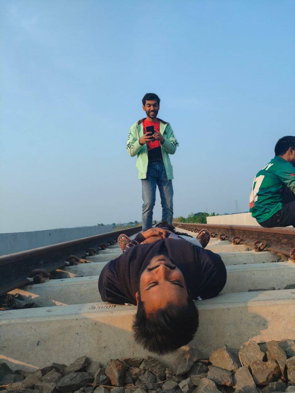 ছবি তোলা হচ্ছে