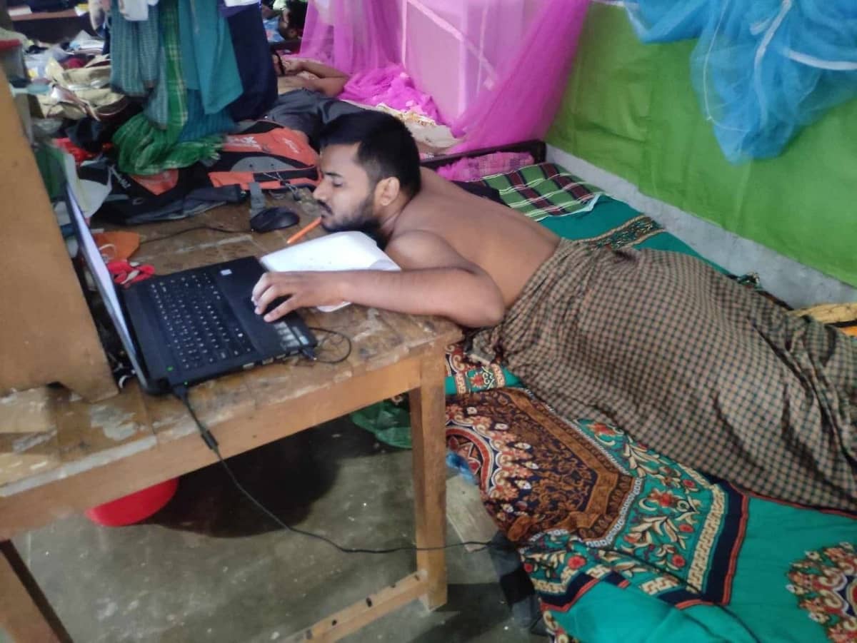 গভীর পড়াশোনা চলছে