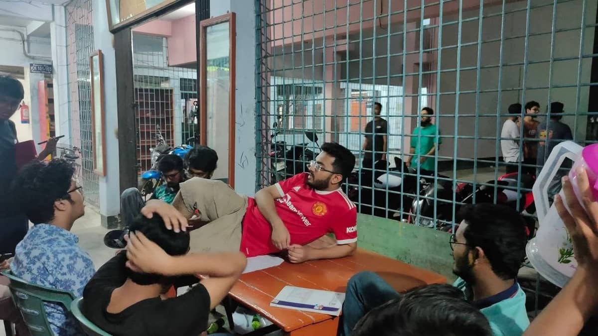চিলিং উইথ বয়েজ
