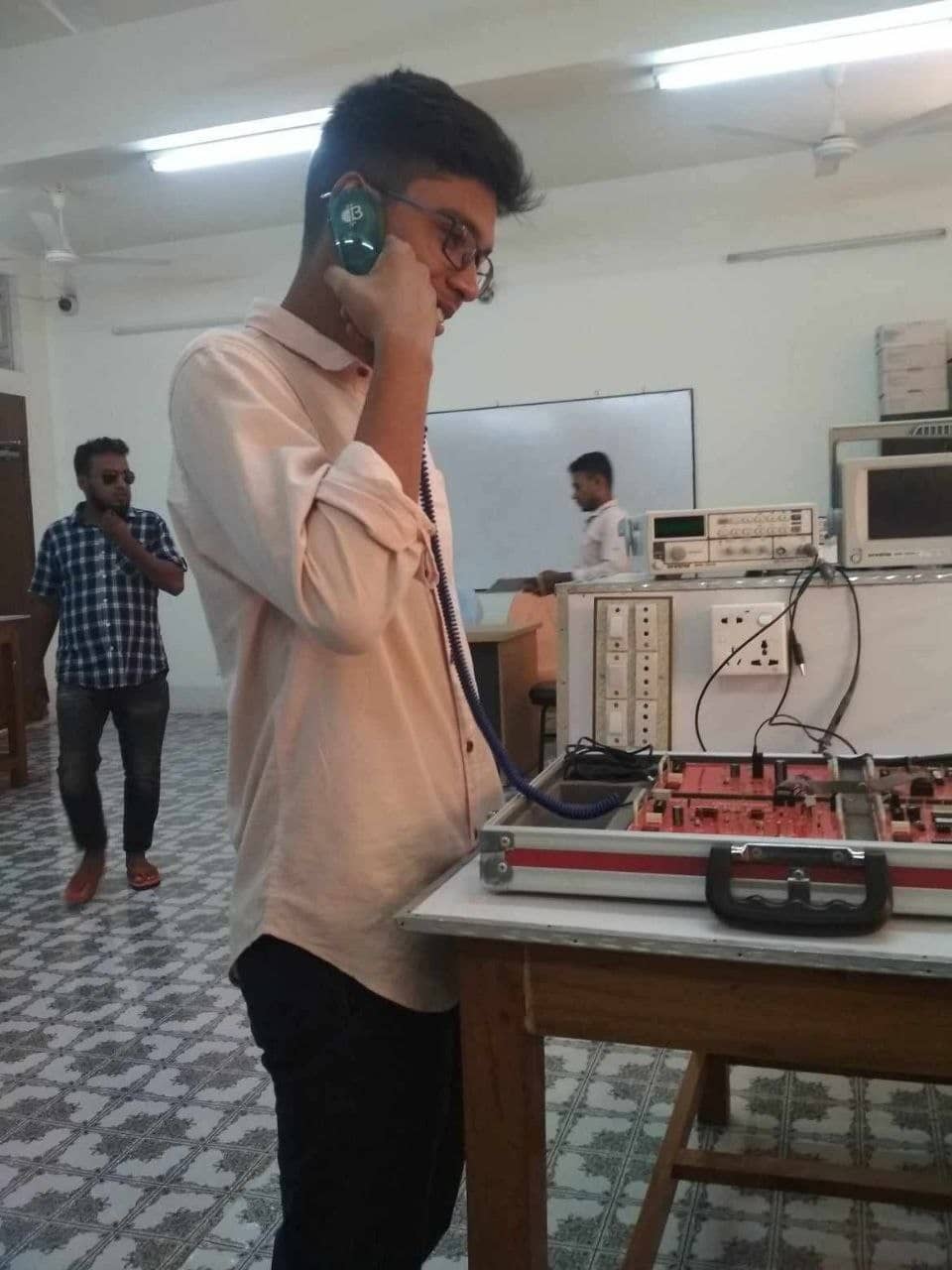 হ্যালো, ২৪৪১১৩৯??
